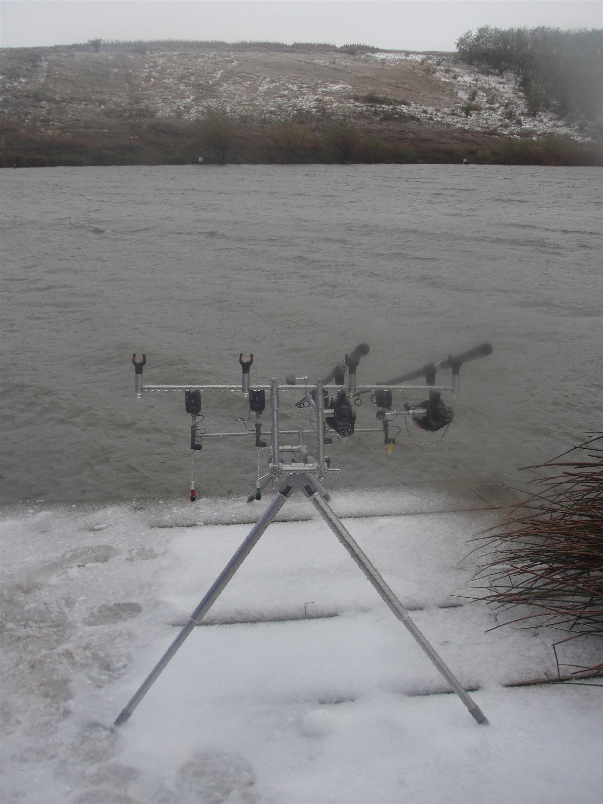 Magura 9 25 - 26 octombrie 2014 - chiar au inghetat cu totul 